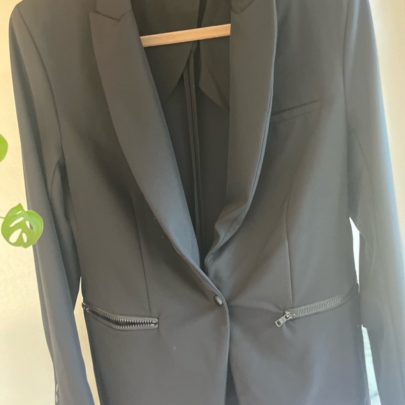 Quince Scuba Single-Breasted Convertible Blazer - Picture 4 of 16